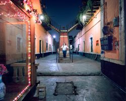DÕNA ELVIRA
 <br> Mexico City 2016
<br><br>
C-Print<br>  Leuchtkasten<br> 
300 x 375 cm<br><br><font color=#808080>Caja de luz<br> 300 x 375 cm
